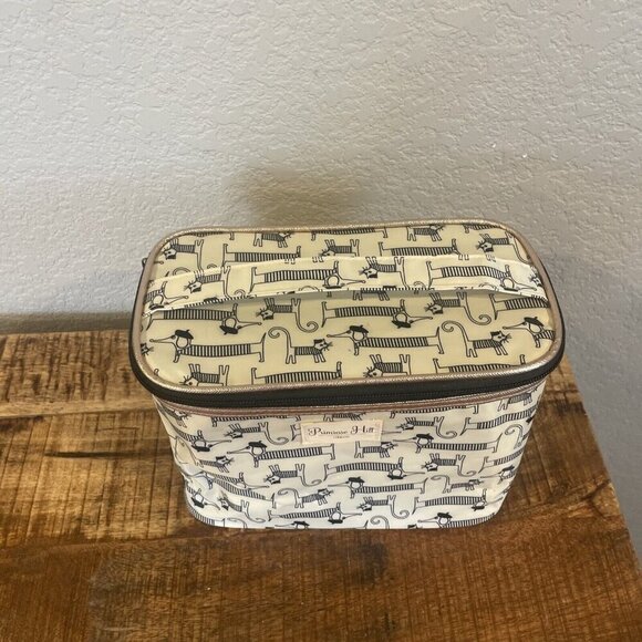 Primrose Hill London Cosmetic Makeup Travel Bag Zipper Dogs Cats Paris Travel - Picture 2 of 11